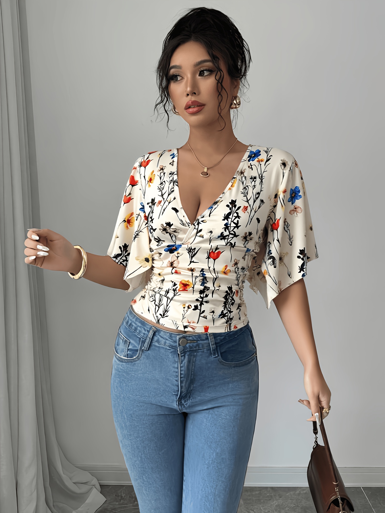 T-shirt da donna di design con scollo a V e maniche a tre quarti, nuovo stile autunnale con vita stretta,