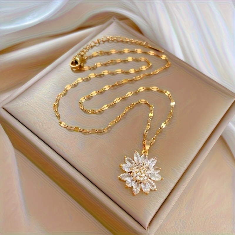 

Fashionable, Beautiful And Light Luxury Style Shiny Transparent Zircon Sunflower Flower Pendant Necklace, Versatile For Everyday Use, A Perfect Gift For Family And Friends
