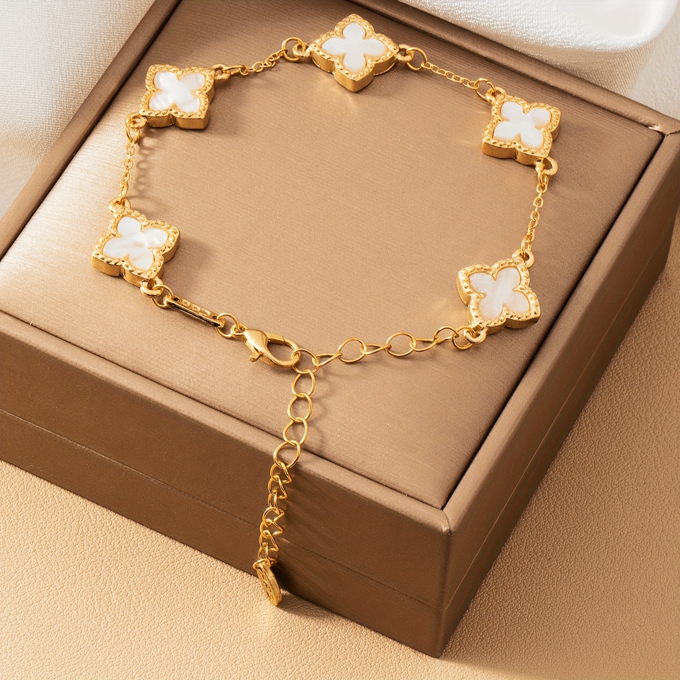 Golden-Tone Lucky Clover Elegant Bracelet with Red Enamel Chain Perfect for Valentine's Day, Mother's Day, Teacher Appreciation, and Back-to-School Gifts, Teacher Appreciation Gift|Elegant Bracelet Design|Durable Chain Bracelet 1pc