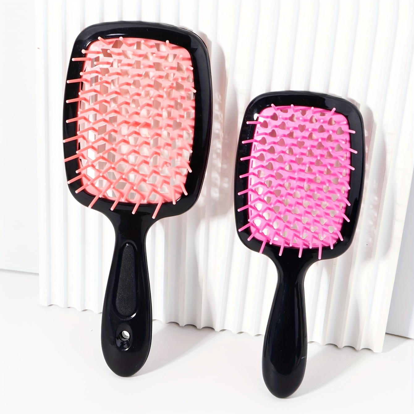 TEMU A Set Of 2 Combs, 1 Large And 1 Small, Featuring Soft Bristles That Glide Through Hair Without Tangling - Perfect For Wet And Dry Or Damaged Hair, Suitable For Women And Men.