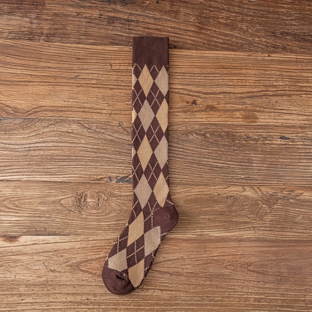 1pairs , Autumn, And Winter Calf Socks For Women, Mid-tube Socks With A Stylish Retro Design, Versatile Striped Diamond Pattern, Japanese College Style Knee-high Socks