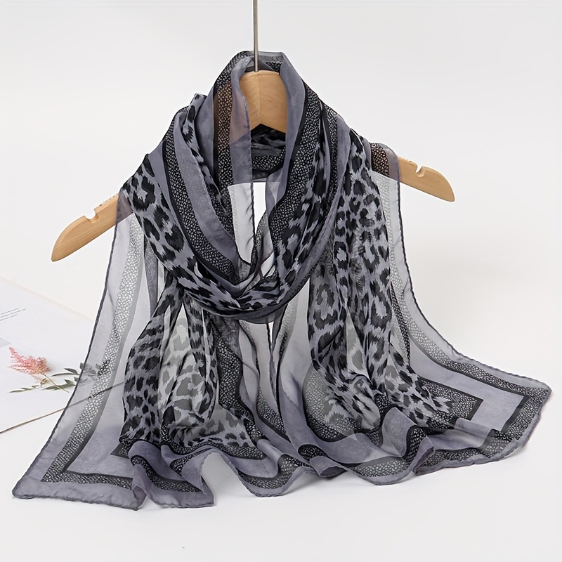 Bufanda Chal Bohemio de Mujer con Estampado de Leopardo - Ligero y 100% Poliéster, Envoltura de Cuello y Multiusos…: retailer-supplied image