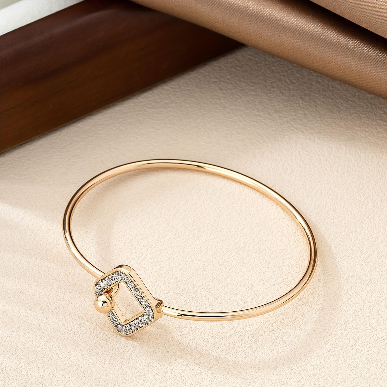 1 European and American Fashion Minimalist Geometric Open Bangle for Women, Suitable for Daily Wear