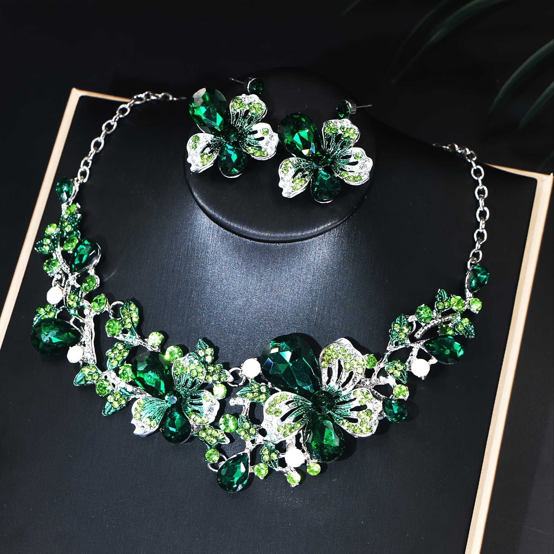 A Luxurious And Sparkling Floral Colored Necklace And Earring Set, Perfect for Brides, Wedding Jewelry, And Party Accessories with a Bling Effect.