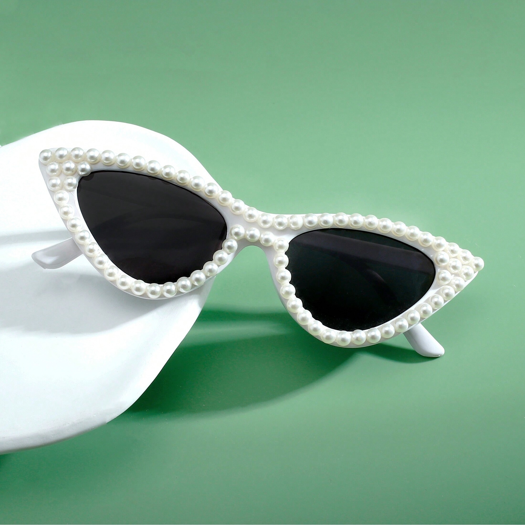 

White Pearl Glasses Ladies Cat Eye Glasses Suitable For Daily Wear, Travel, Party Accessories