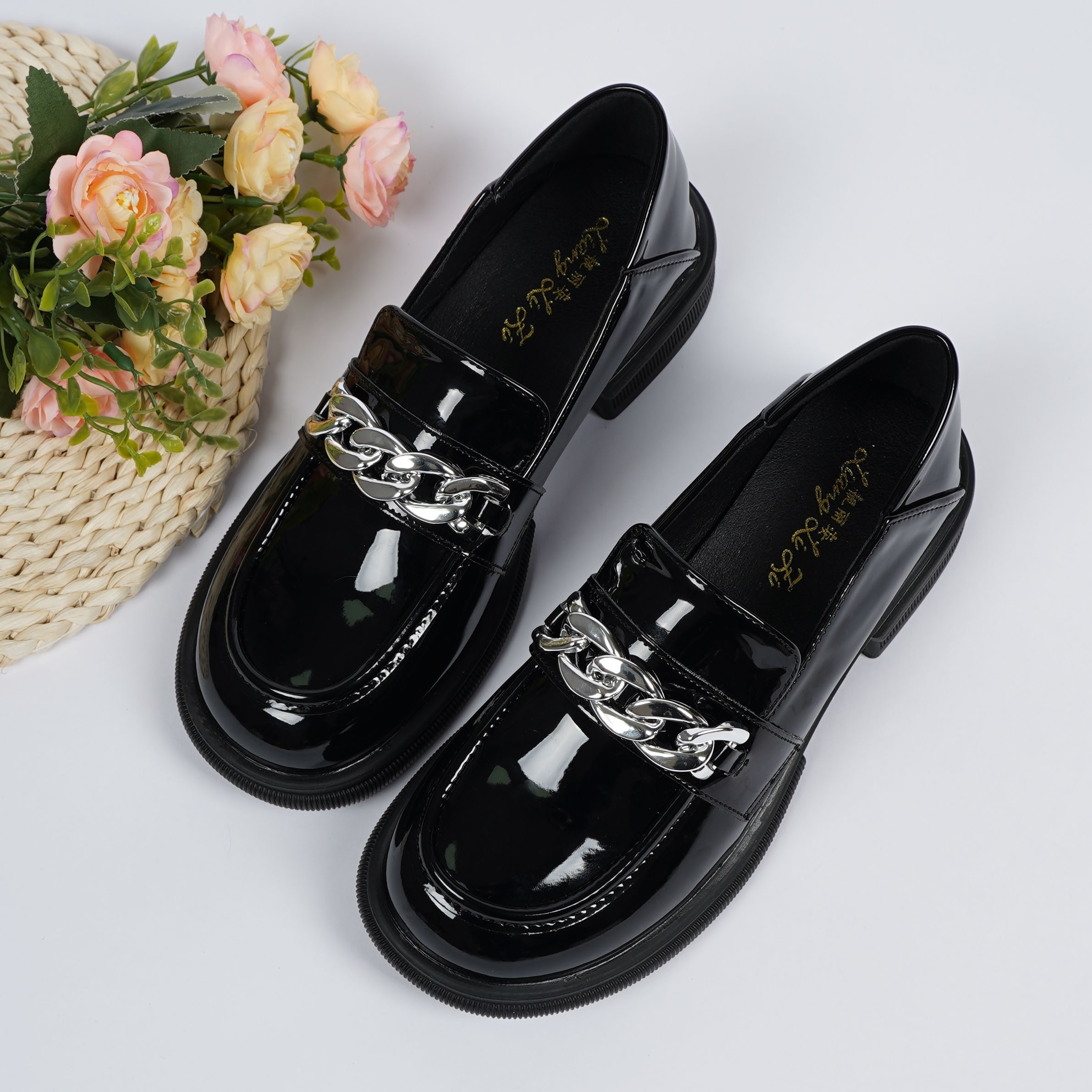 

Chic British-inspired Women's Loafers With Silvery Chain Detail - Lightweight, Slip-on Shoes In Cover