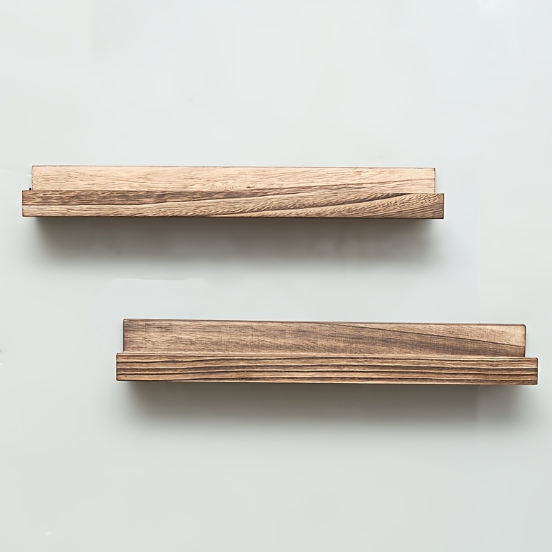 E-shop Ein Set aus zwei wandmontierten Regalen im minimalistischen Design, aus Massivholz, zur Dekoration und Organisation Ihres Schlafzimmers oder