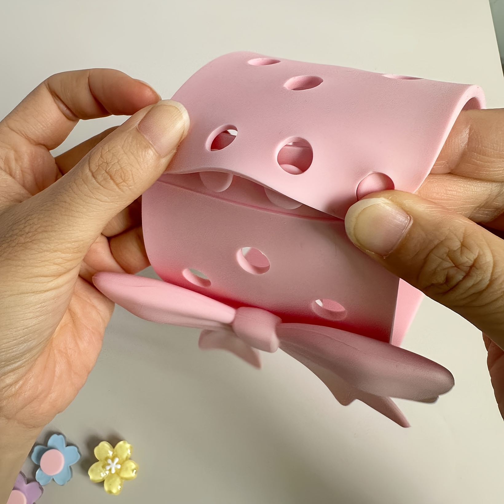 de silicona con diseño floral y   animado - protector antideslizante resistente al   para viajes en casa,   rosa con flores coloridas, adecuada para la mayoría de tazas accesorio exterior moda cubierta termica   portavasos ideal para vaso 40oz gran regalo día del amor navidad       festivo Detalles del producto 4