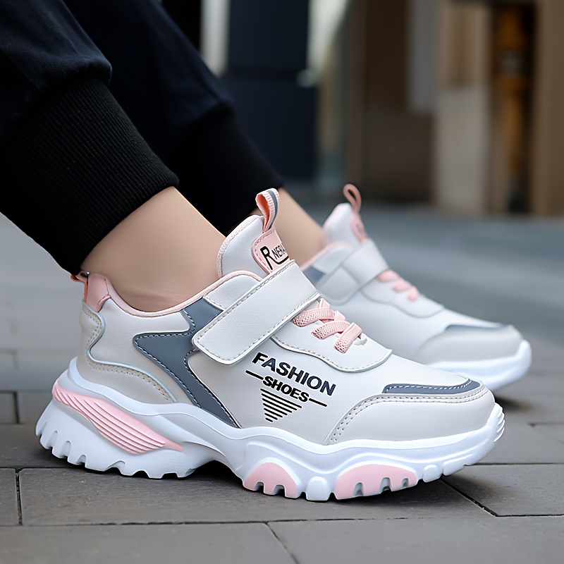 In 2026, a Stylish And Classic Pair of Soft, Lightweight, Shock-Absorbing, Breathable, And Moisture-Wicking Running Shoes Will Feel Like a Hug, Perfect for Casual Outdoor Sports. These Shoes Are Also Ideal for Cool Performances During Campus Enterta