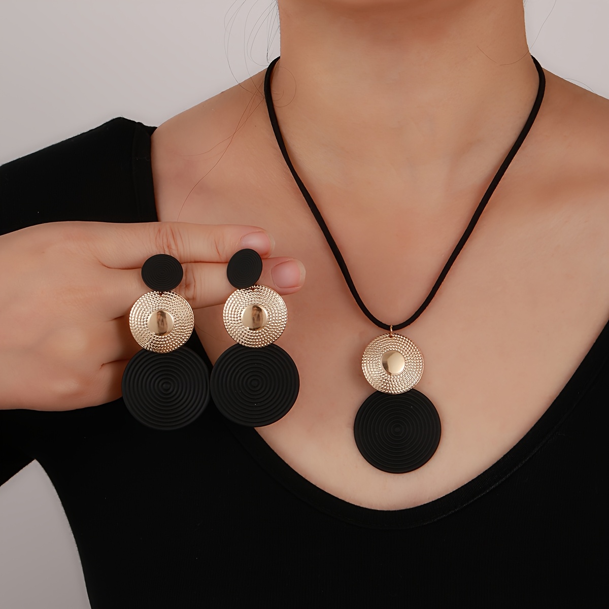 

1 Set Women's Jewelry, , Iron , For & Parties, Includes 2 Necklace