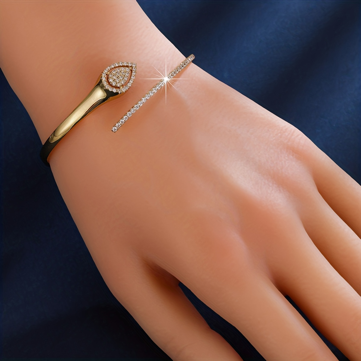 Women's Unique Sophisticated Open Bangle