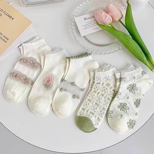item picture 5 Pairs Women S Short Socks with White Hollow Floral Print, Comfortable, Breathable, Fashionable And Versatile, Suitable for Daily Wear , Summer, And Autumn