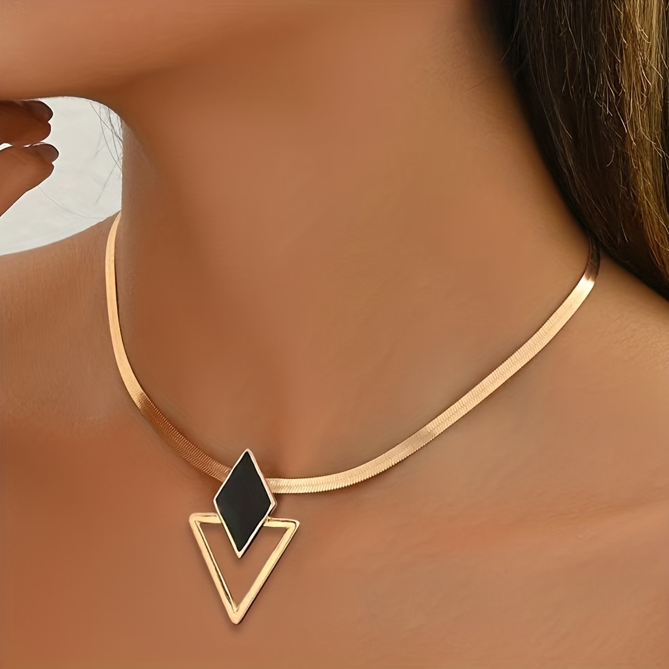 TEMU 1 pz Collana con ciondolo geometrico triangolare a forma di diamante, elegante e , adatta a tutti gli abiti