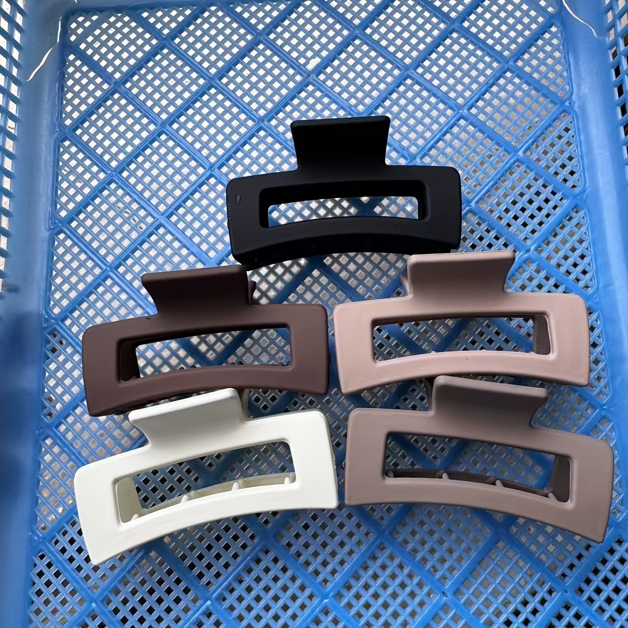 Image of 5pcs Simple Matte Non-slip Hair Clips, 6cm/2.55 Inches In Length, Vintage Hollow-out Design Hair Claws, Suitable For Women With Thin Or Thick Hair For Daily And Commuting, Ideal For Gifting