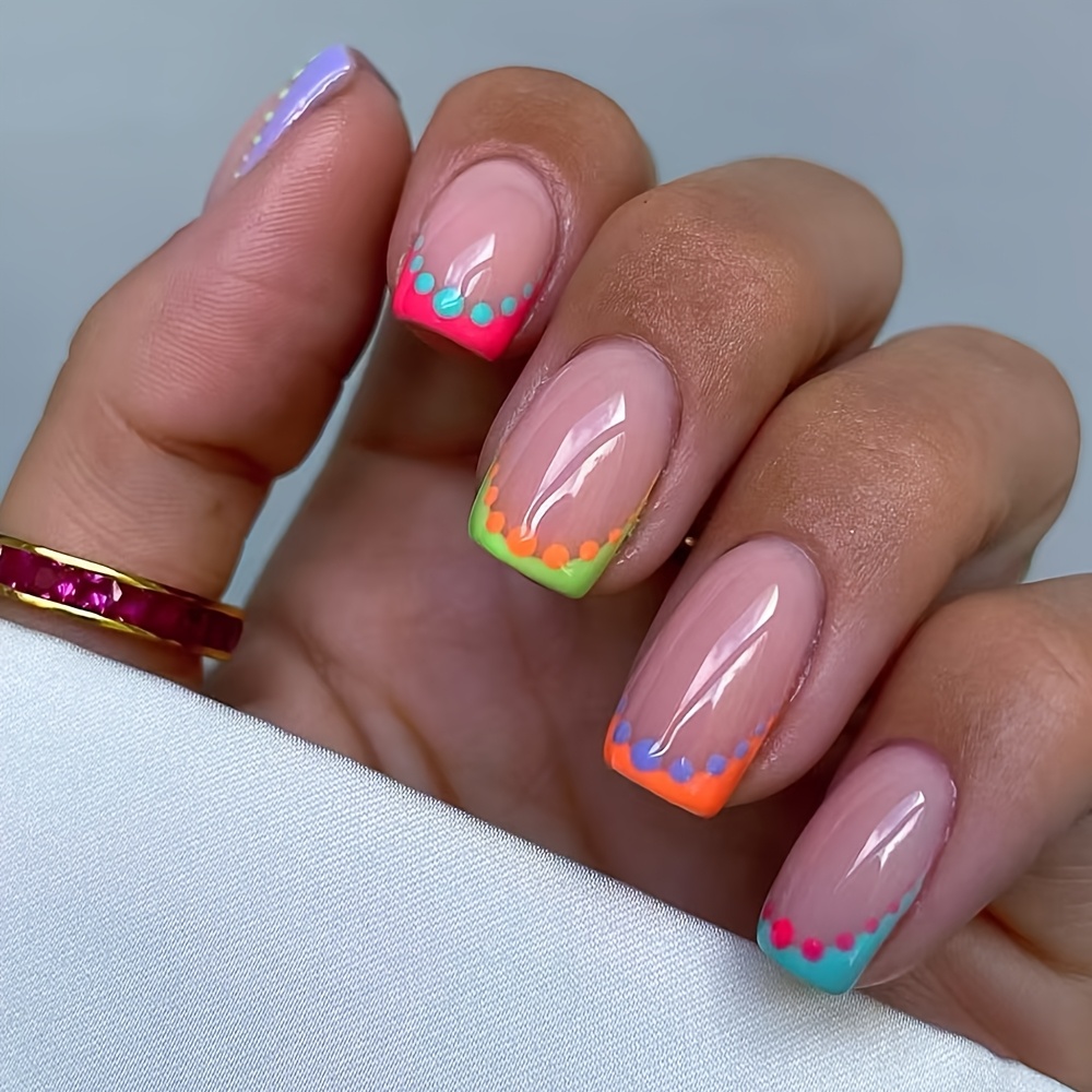 E-shop Neue glänzende modische französische Nagelkunst, mit mittelgroßen quadratischen farbigen Dopamin-Frühling-Sommer-Polka-Dot-Süßen Kunstnägeln,