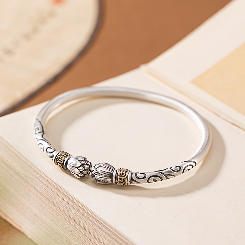 

A Chinese-style Open-ended Silvery Bracelet With 25g Of S999 Silver, A Gift For Anniversary, Christmas, And Halloween.