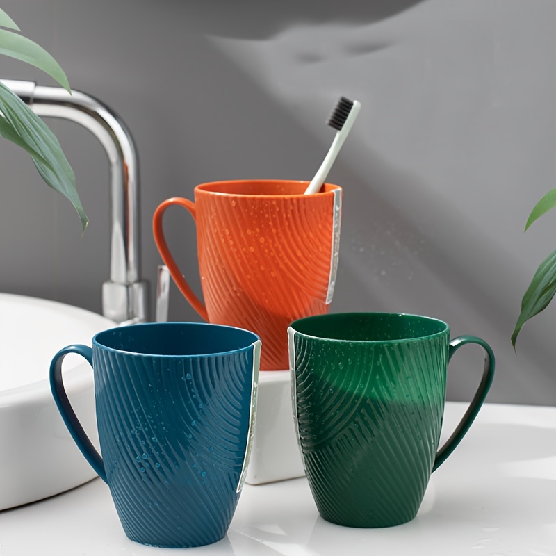 

1pc Plastic Cup, Creative Simple Home Rinse Mug, Modern Bathroom Toothbrush Holder, Kitchen Drinkware, Assorted Colors