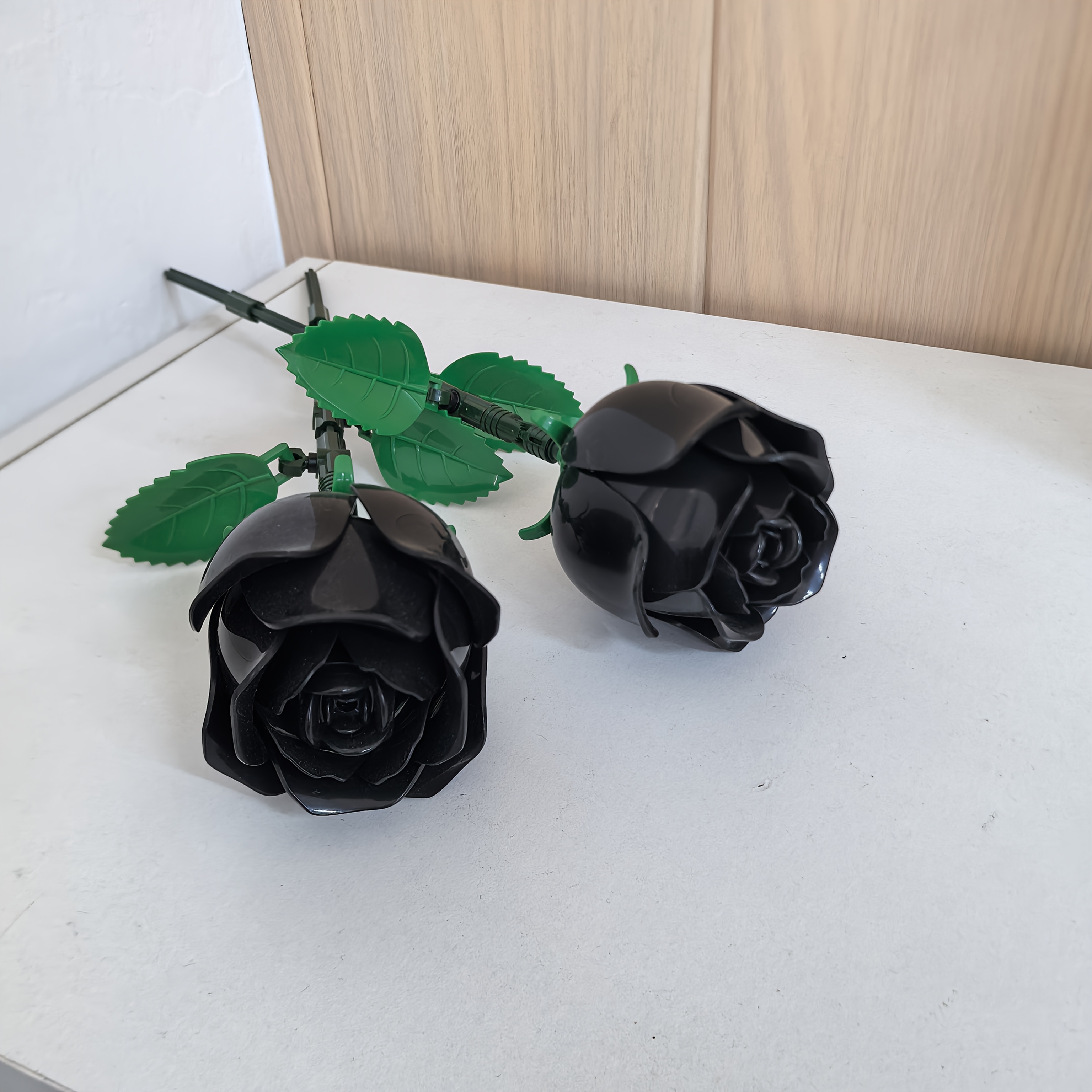 TEMU Set Of 2 Preserved Black Rose Building Block Flowers, Simulation Rose Assembly Toy, Desktop Decorative Ornament, Suitable For Women's Birthdays