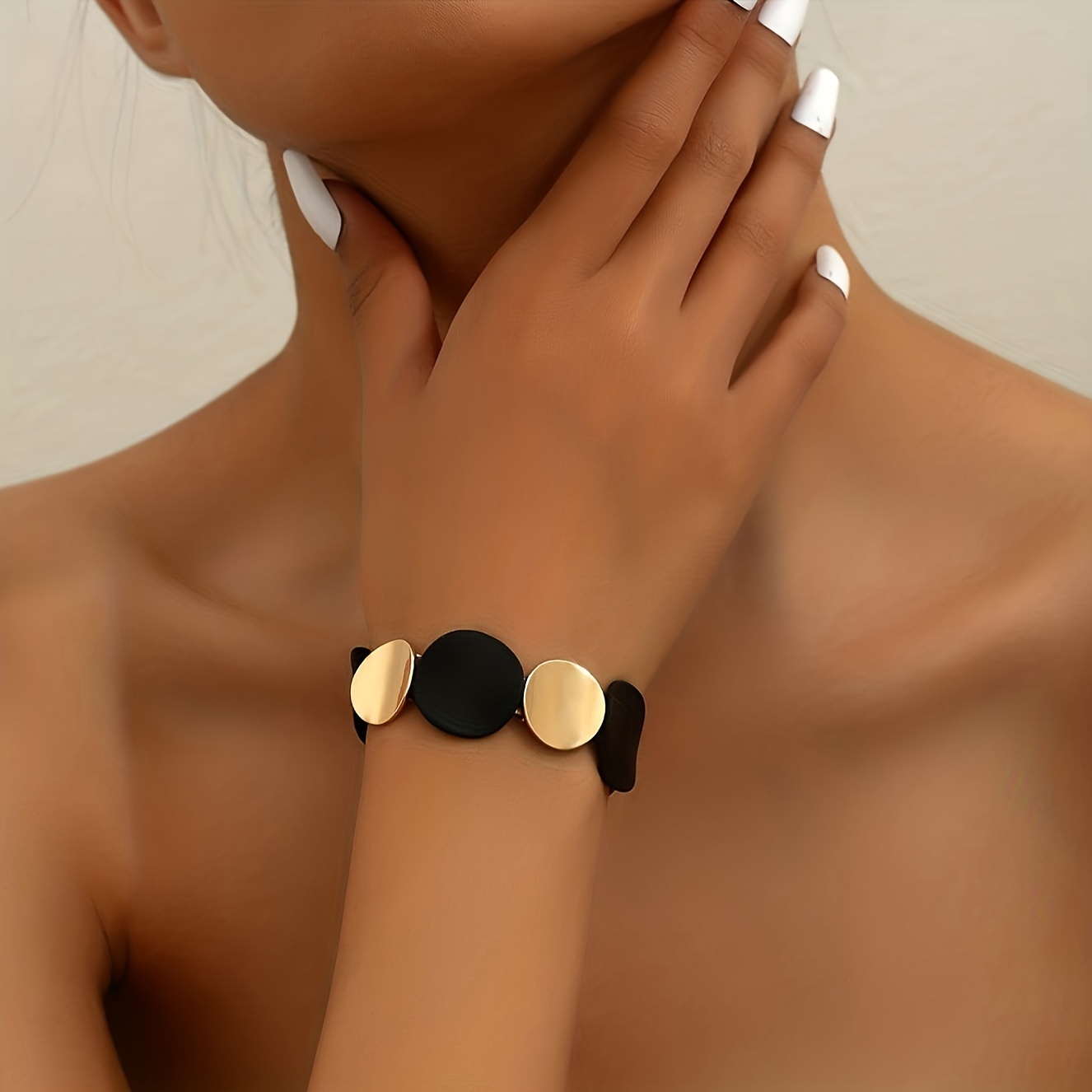 

Vintage Style Stretch Bracelet With Round Black And Gold-tone Zinc Alloy Discs For Women - Simple Bangle, No Plating, And Parties