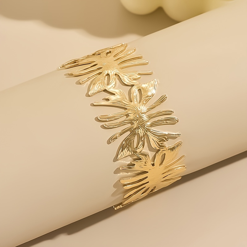 Exaggerated Geometric Openwork Leaf Bangle Bracelet