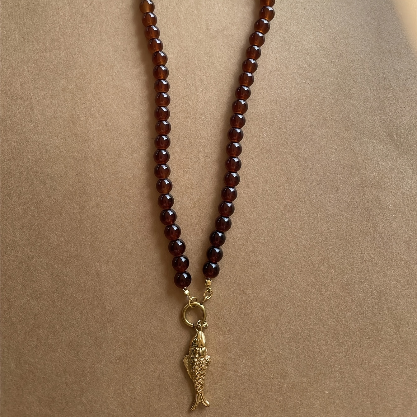 TEMU Collier avec pendentif poisson en acier inoxydable, de perles marron et vertes, parfait pour de style vacances pour femmes