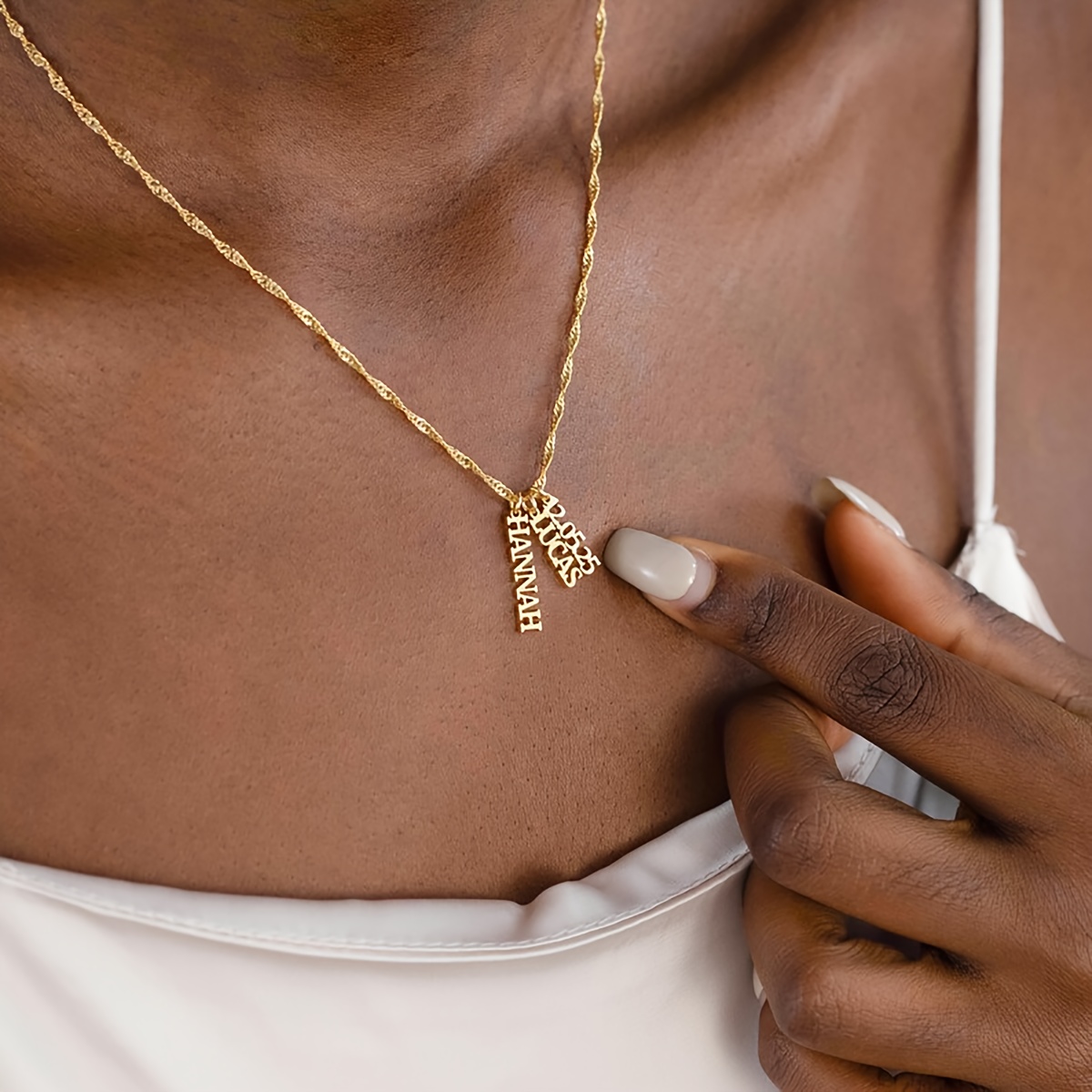 Personalized Vertical Name Necklace with Water Ripple Chain