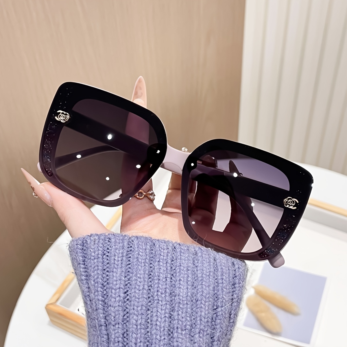 1 Pair of European and American Vintage Fashion Square-frame Women's Glasses, Classic and Stylish, Showcasing Elegance. Lightweight Frame Ideal for Street Photography, Makes a Perfect Gift