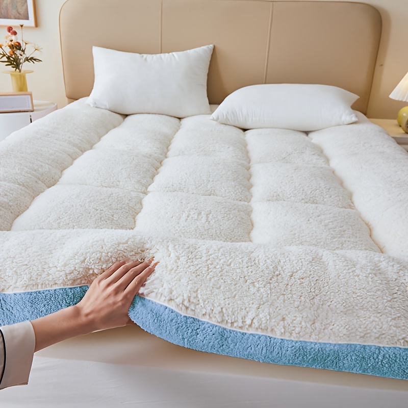 Luxury Plush Mattress Topper Extra Thick Warm Bed Pad with *-like  Texture, Machine Washable Winter Mattress Cover, Non-Slip Bottom for Cold