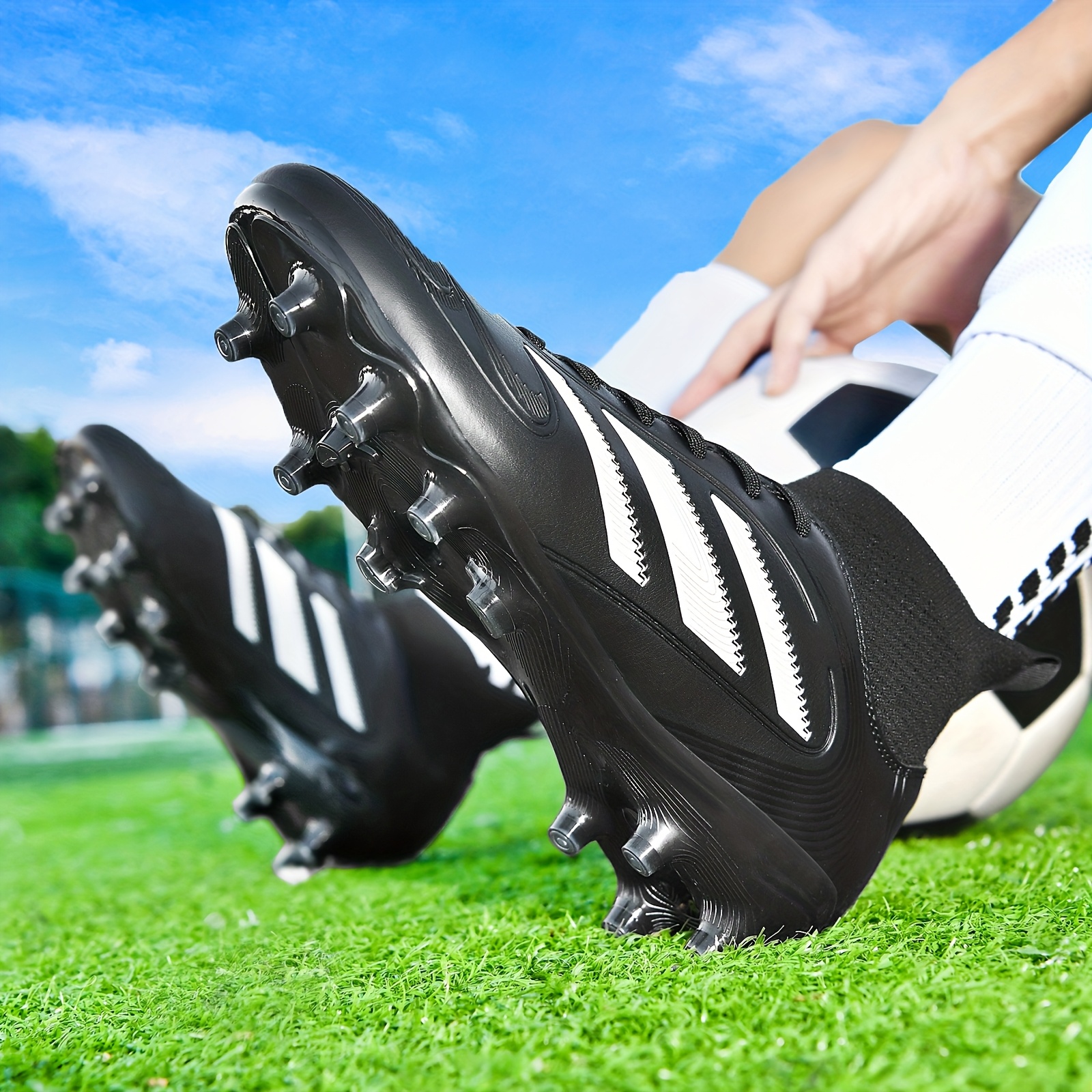 Zapatillas de Fútbol para Hombre, Botas Premium Sin Costuras Antideslizantes y Duraderas para Césped Exterior con Súper Agarre y Soporte de Tobillo, de Alta Gama y Estilo