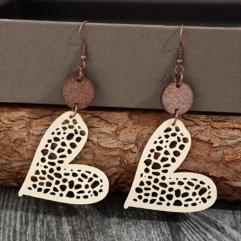 1 Pair Retro Valentine's Day Carved Small Wood Piece Faux Leather Women's Holiday Gift Earrings