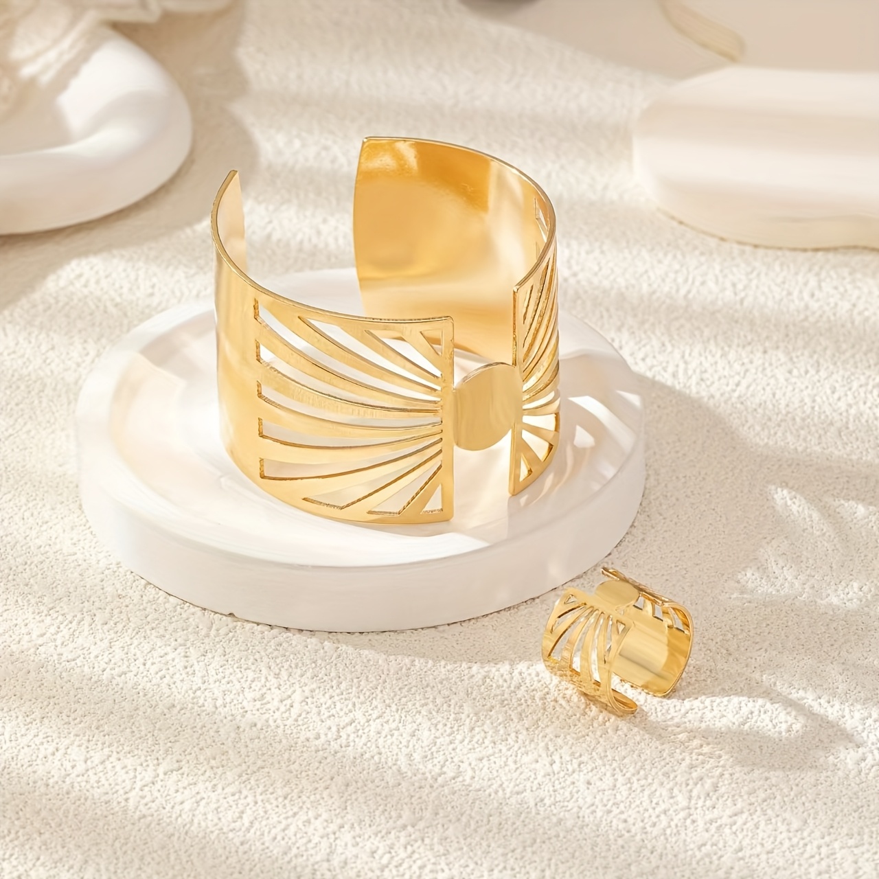 2pcs Line Hollow Bracelet Ring Set Exaggerated Sun Irregular