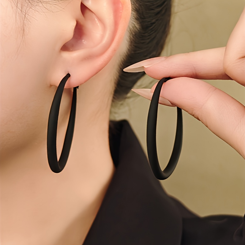 TEMU 1 Paire de Boucles d'Oreilles Créoles Noires Minimalistes, Style Luxe Léger - Boucles d'Oreilles Créoles Élégantes pour Femme