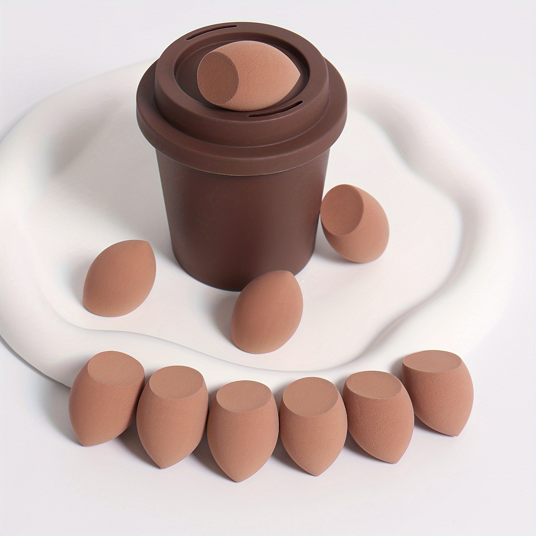 TEMU 10 mini-make-upsponzen met een mini-bekertje. 1 mini-bekertje & 10 mini-make-upsponzen. Zorgt voor een gelijkmatigere en naadloze