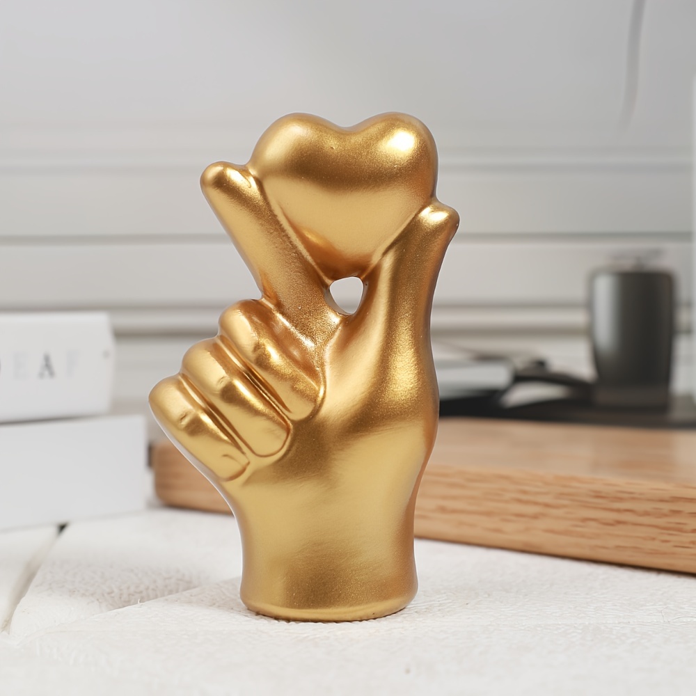A Heart-shaped Hand Decorative Ornament