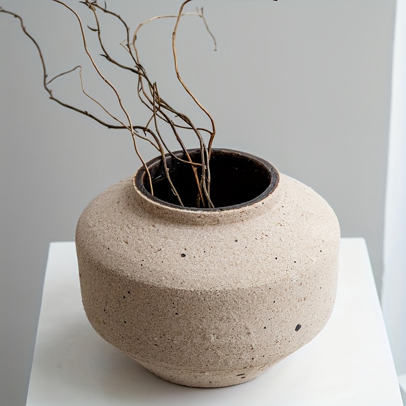 Elegant Vintage Beige Mottled Ceramic Flower Pot, Exquisitely Designed to Perfectly Present a Refined Atmosphere. An Excellent Plant-growing Container Suitable for Any Floral Arrangement. The Unique Mottled Design Adds a Classical Aesthetic