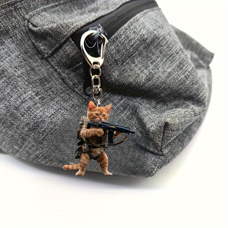1 шт. акрилова брелок кіт з пістолетом, 2d мультяшний  , простий  , модний аксесуар для автомобілістів, рюкзаків, сумок та святкових подарунків детальніше 3