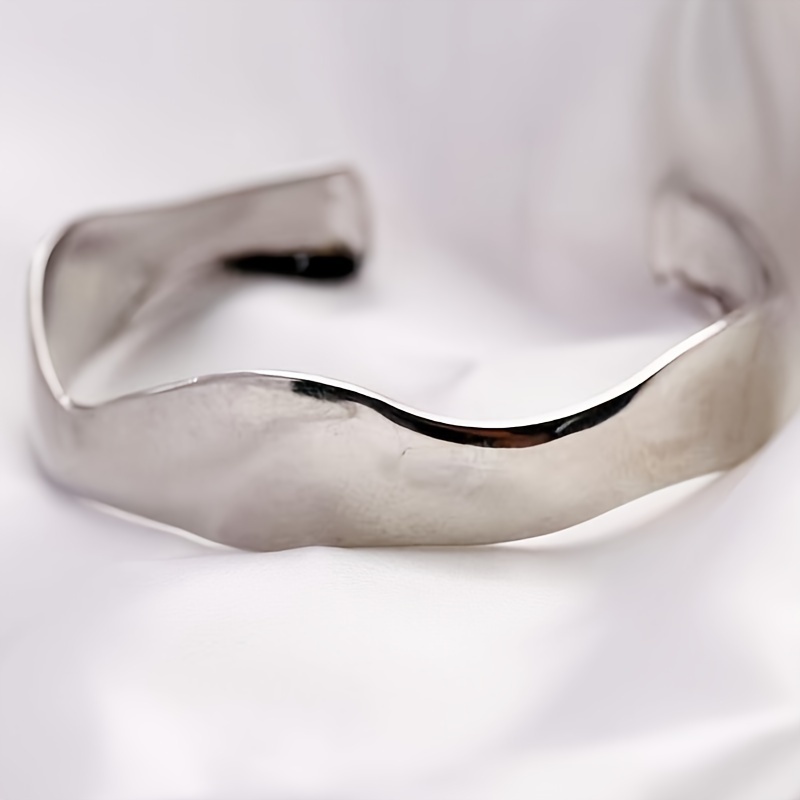European and American Personality Small Versatile Irregular Glossy Bracelet