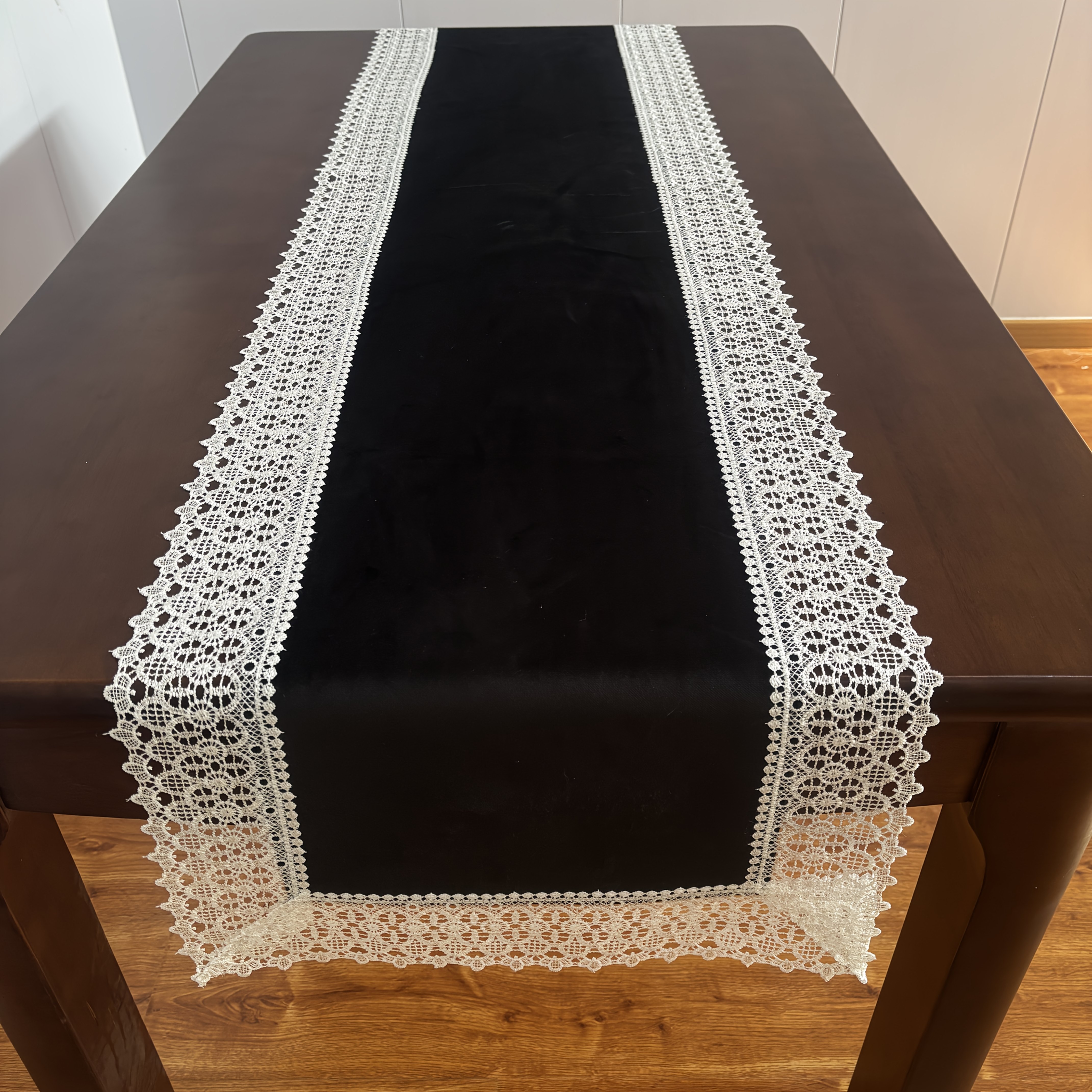 TEMU Chemin de table en velours noir et dentelle blanche, nappe en velours et dentelle, convient pour tables à manger, blanc, convient pour mariages,