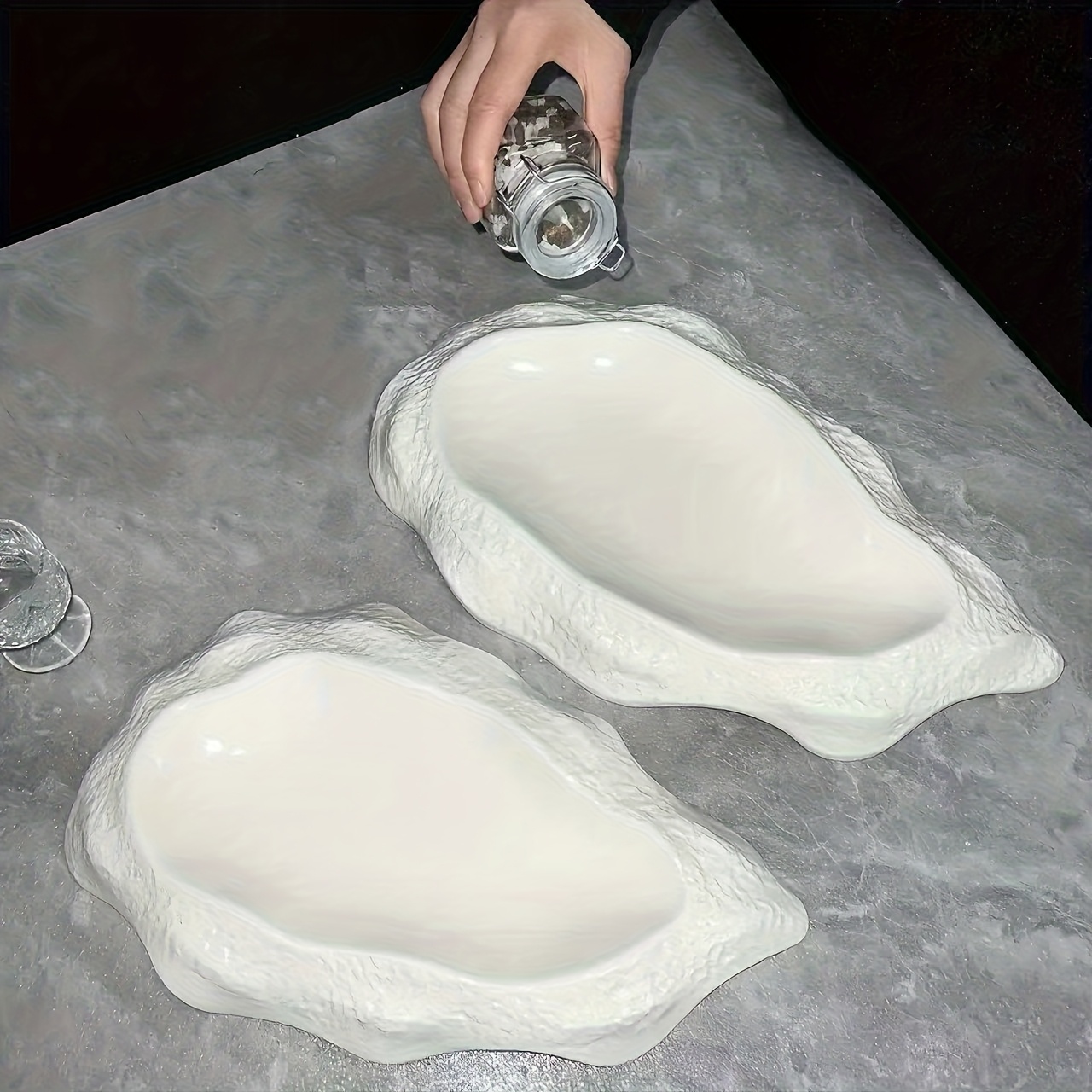 1pc rock-patterned creative tableware, suitable for serving special dishes in restaurants and family gatherings. Made of light luxury ceramics, this plate is full of artistic design. It is a purchasing product and a popular tableware for restaurants