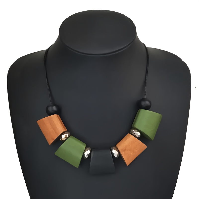 E-shop Eine trapezförmige Halskette im Bohemian-Stil mit geometrischen Farbblock-Holzperlen, für den und Partys