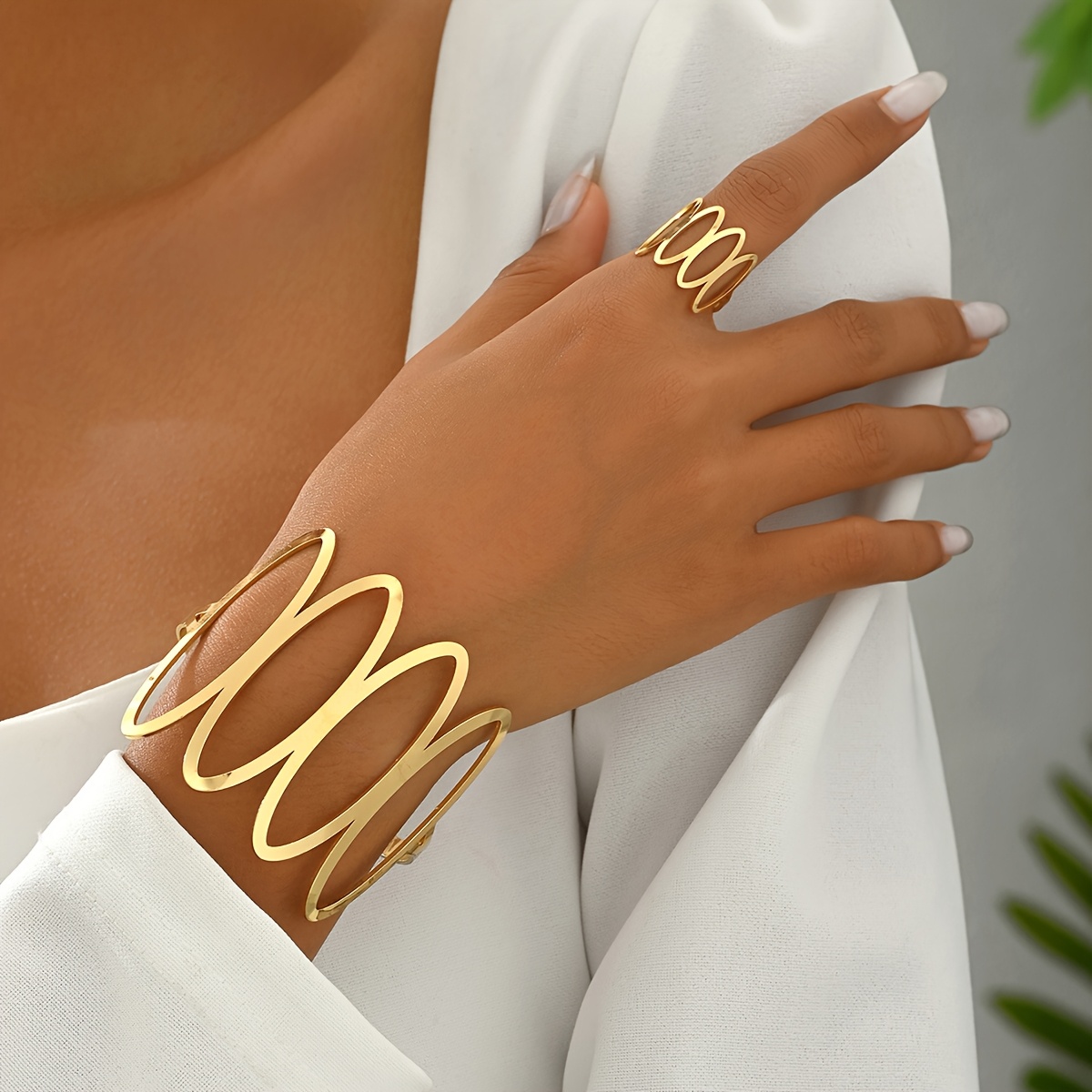 

1 Set Of Simple Geometric Creative Retro Fashion High-end Personalized Design Hollow Oval Ring Bracelet
