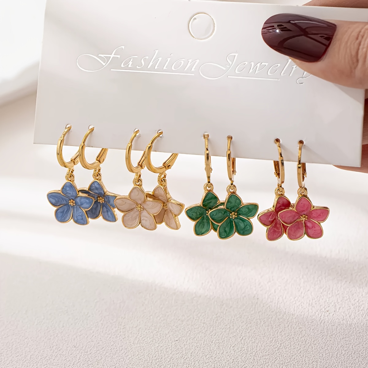 E-shop 4 Paar/Set Damen-Modeschmuck-Set, frischer Stil, farbenfrohe Ohrstecker mit Blumen-Anhänger aus tropfendem Emaille, geeignet für Damen für ,