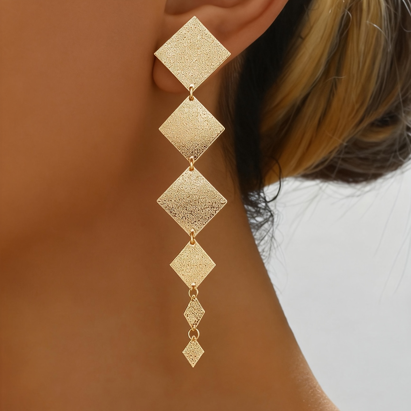 TEMU 1 Paire de Clous d'Oreilles Géométriques Givrés Minimalistes Modernes et de Dégradé Doré, Convient pour un Usage , Polyvalents pour les Fêtes et