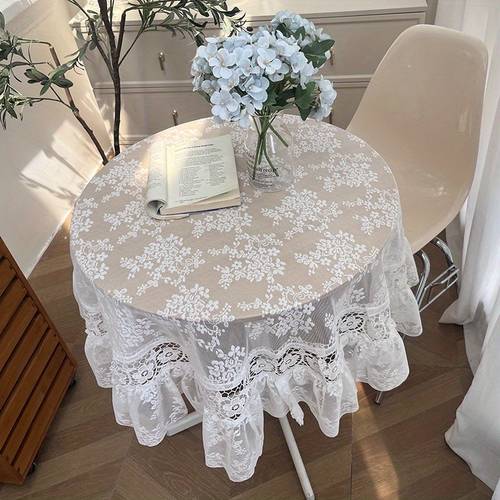 . runde weiße tischdecke mit spitzenstickerei, polyesterstoffmaterial für partydekoration, ländlicher blumenstil bauernhausdekor, kleine runde garten-tischdecke für draußen, kaffeehaus-restauranttischtuch, hochzeitsgestaltung und feiertagskleidung