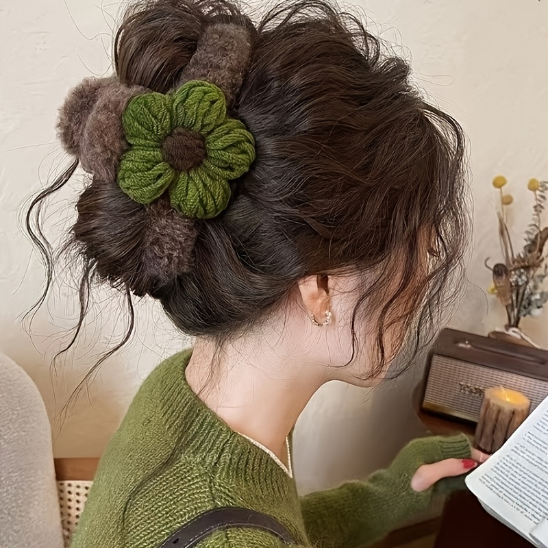 TEMU Gentle And Dark Green Floral Beaded Hair Accessory, Hand-woven Knitted Hair Clip, Large Claw Clip, Elegant And Versatile Accessory