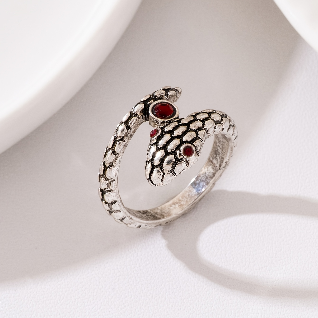 Women's Vintage Halloween Serpent Texture Ring, Versatile Design