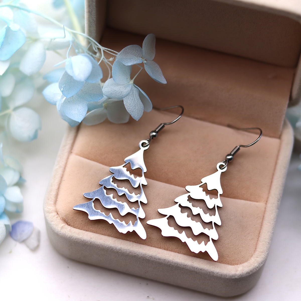 Christmas-themed Charms Featuring A Snow Wave And Pine Tree, Perfect For Stainless Steel Earrings And Holiday Gifts