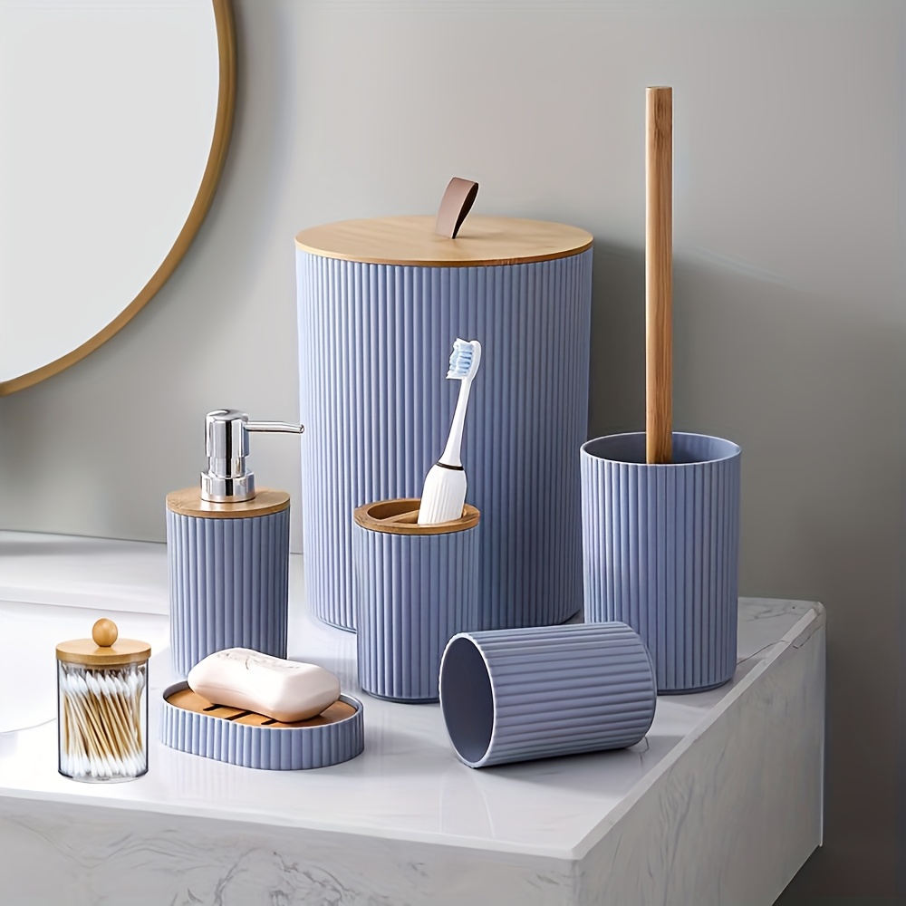 Zestaw Akcesoriów Łazienkowych 1 szt., Zestaw Akcesoriów Łazienkowych 7 szt. z Koszem na Śmieci, Uchwytem na Szczoteczki do Zębów, Dozownikiem Mydła do Makijażu, Mydelniczką, Szczotką do Toalety, Zestawem do Kąpieli - Prezent na Parapetówkę