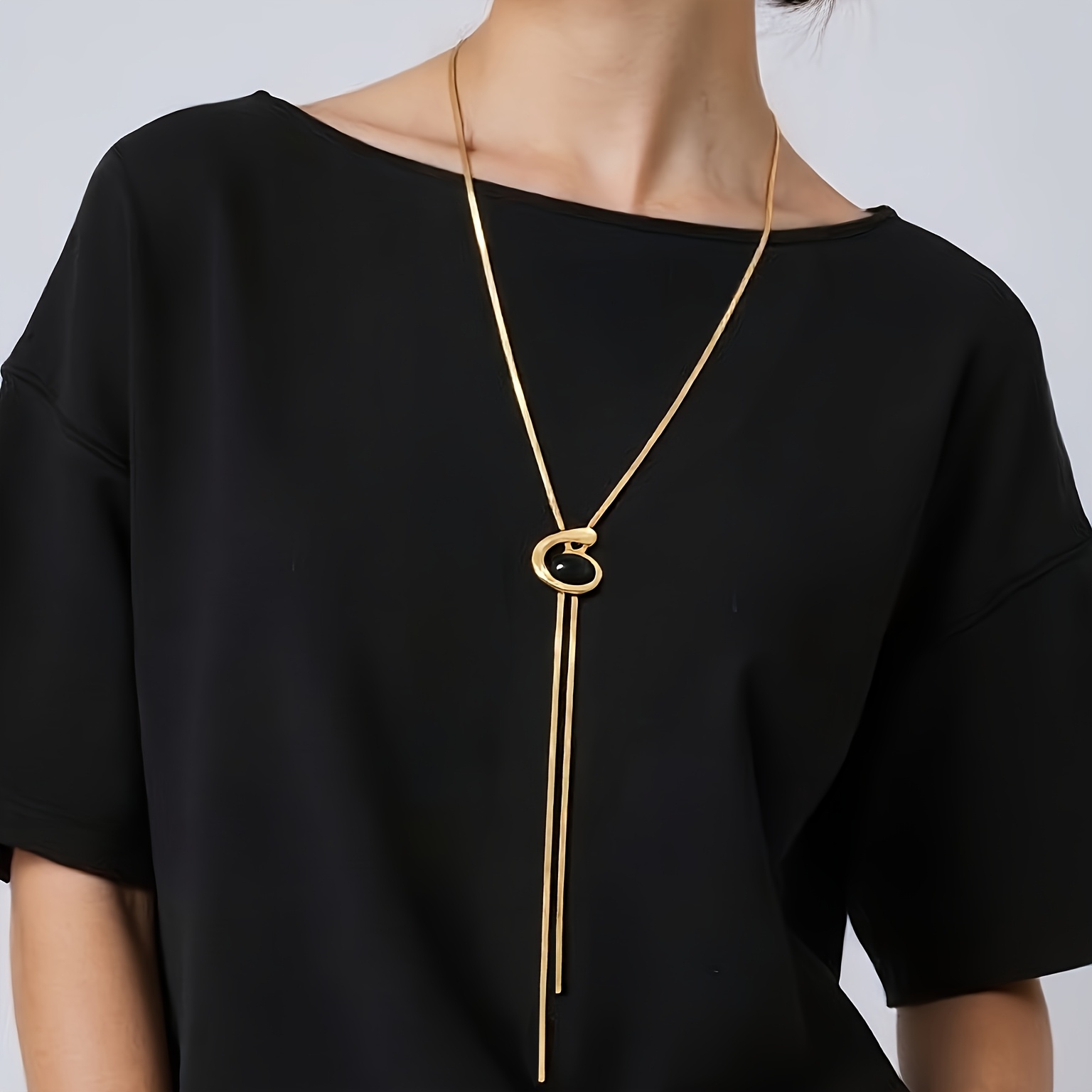 E-shop 1 Stück Damenmode Y-Halskette mit schwarzem Acryl-Strass-Spiral-/Schnecken-Anhänger, kombiniert mit flacher Schlangenkette, Y-Halskette