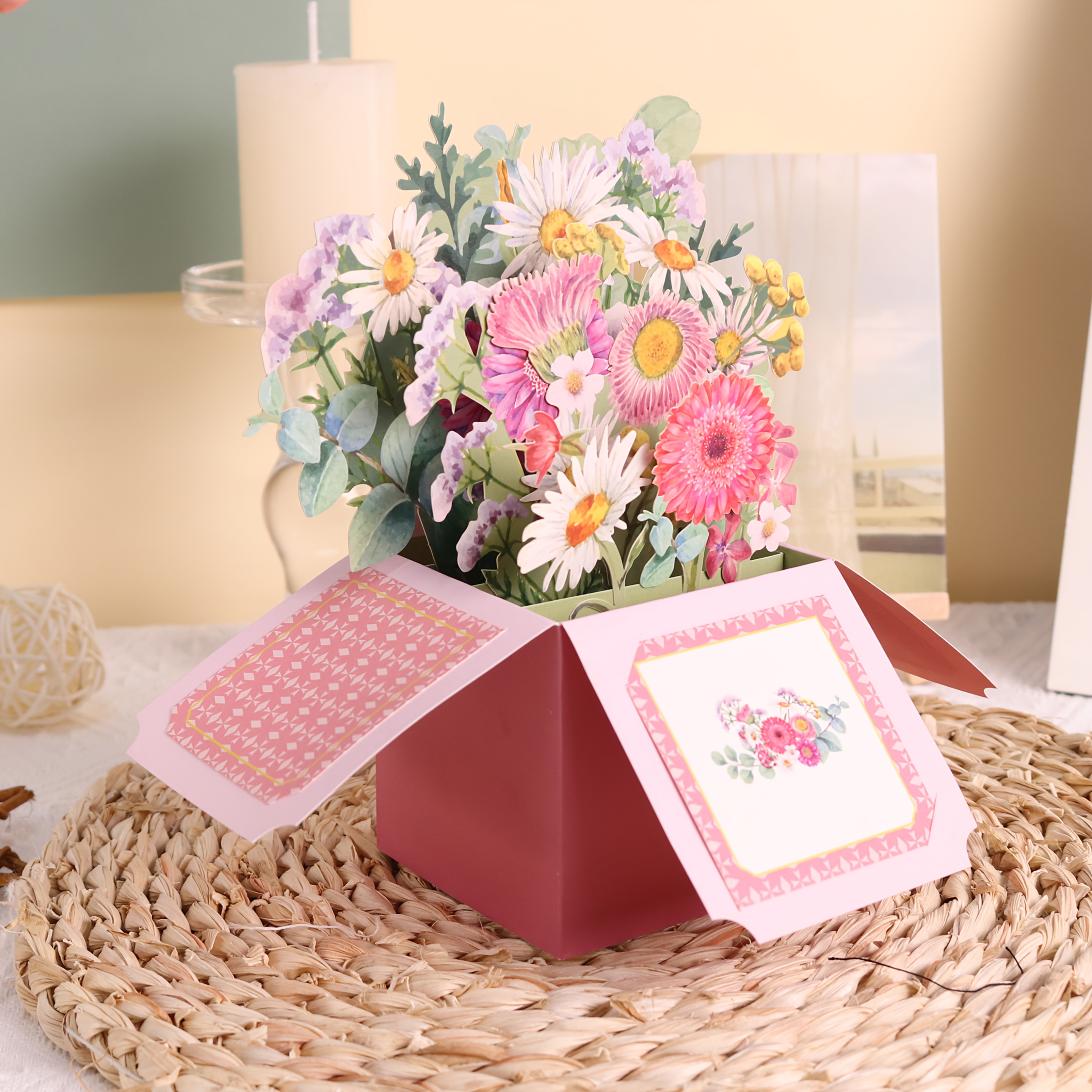 E-shop - Elegante Pop-Up Muttertagskarte mit Blumenmuster und Umschlag - Herzliche Grüße für Mama, zum Ausdruck von Wärme und , Muttertagsgeschenke